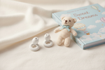 Quiet Kids blanc lifestyle nounours livre