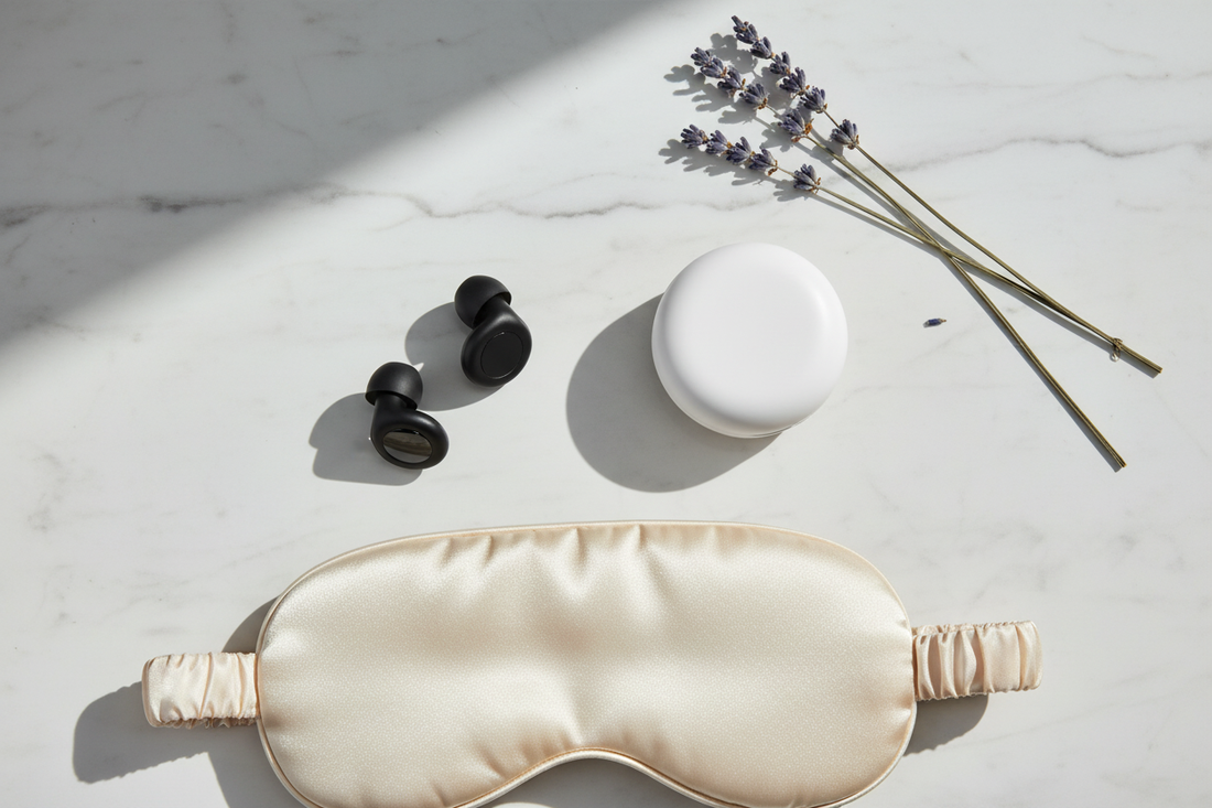 Quiet sommeil flat lay bouchons masque lavande marbre