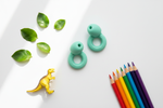 Quiet Kids vert lifestyle dinosaure crayons